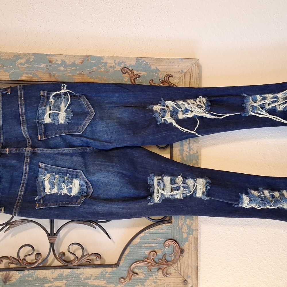 SWANK High Rise Ripped & Distressed Skinny Leg Jean. Size 1 - Picture 13 of 17